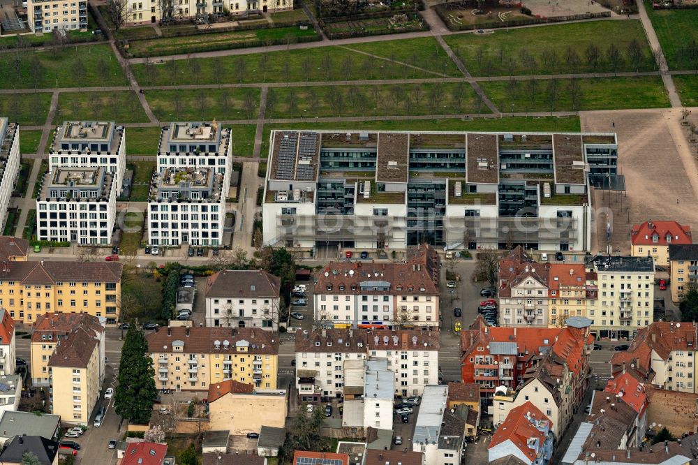 Aerial image Rastatt - Residential area along the park in Rastatt in the state Baden-Wuerttemberg, Germany