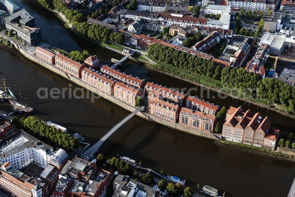 Bremen from the bird's eye view: Residential house development on the peninsula Teerhof in Bremen, Germany