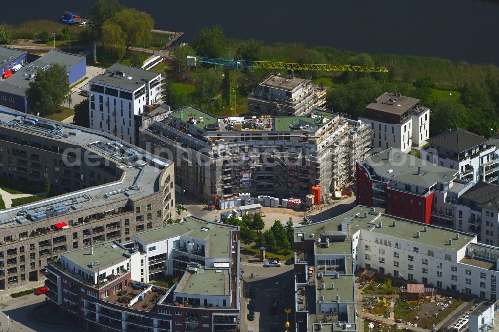 Rostock from the bird's eye view: Apartment building settlement on the wooden peninsula in Rostock in the state Mecklenburg-Western Pomerania, Germany