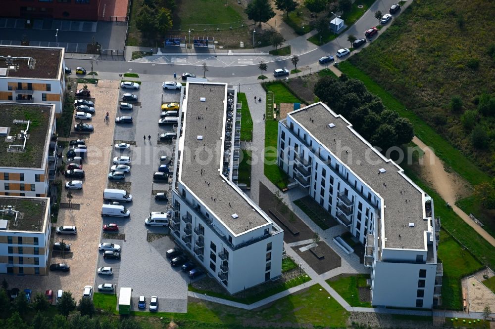 Aerial photograph Schönefeld - Multi-family residential building Theodor-Fontane-Hoefe on Theodor-Fontane-Allee - Bayangolpark in Schoenefeld in the state Brandenburg, Germany