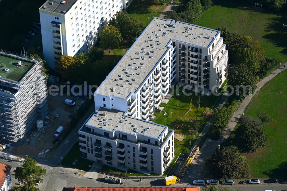Berlin from the bird's eye view: Multi-family residential building on Vesaliusstrasse in the district Pankow in Berlin, Germany