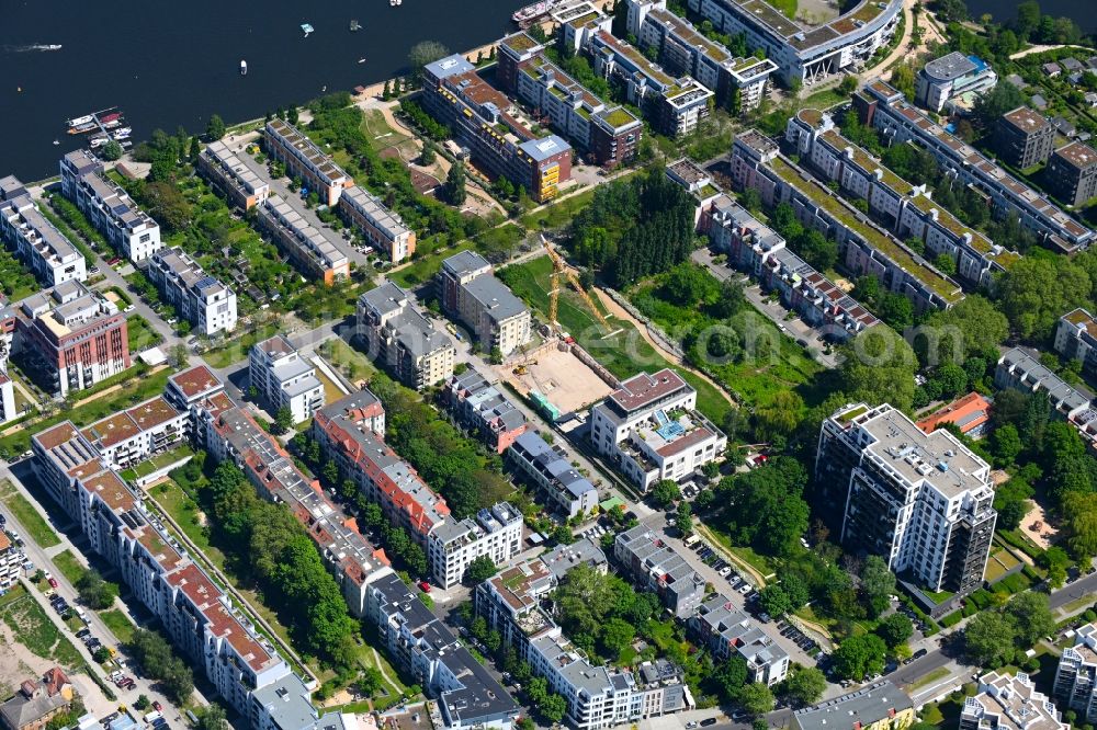 Aerial image Berlin - Construction site for the multi-family residential building Fischzug - Krachtstrasse - Uferweg on island Stralau in the district Friedrichshain in Berlin, Germany