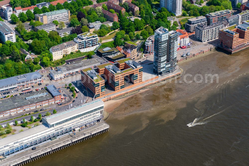 Hamburg from the bird's eye view: Residential high rise crystal at the Great Elbstrasse in Altona in Hamburg