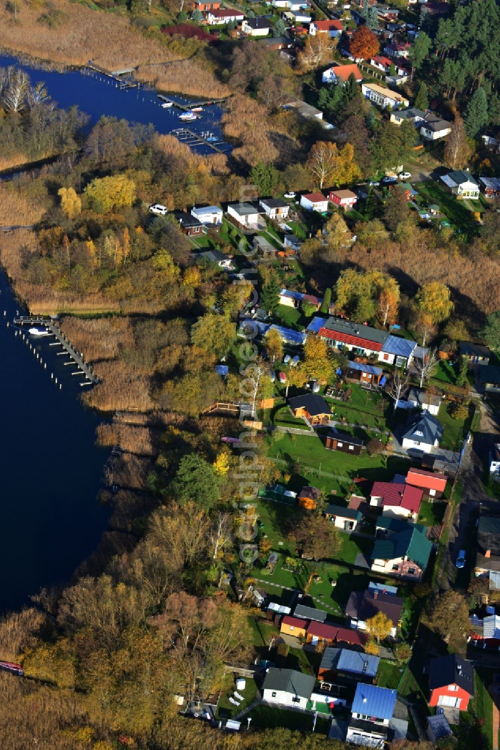 Aerial photograph Oberuckersee Warnitz - View of houses at the bank of the lake Oberuckersee in the district Warnitz in the state Brandenburg