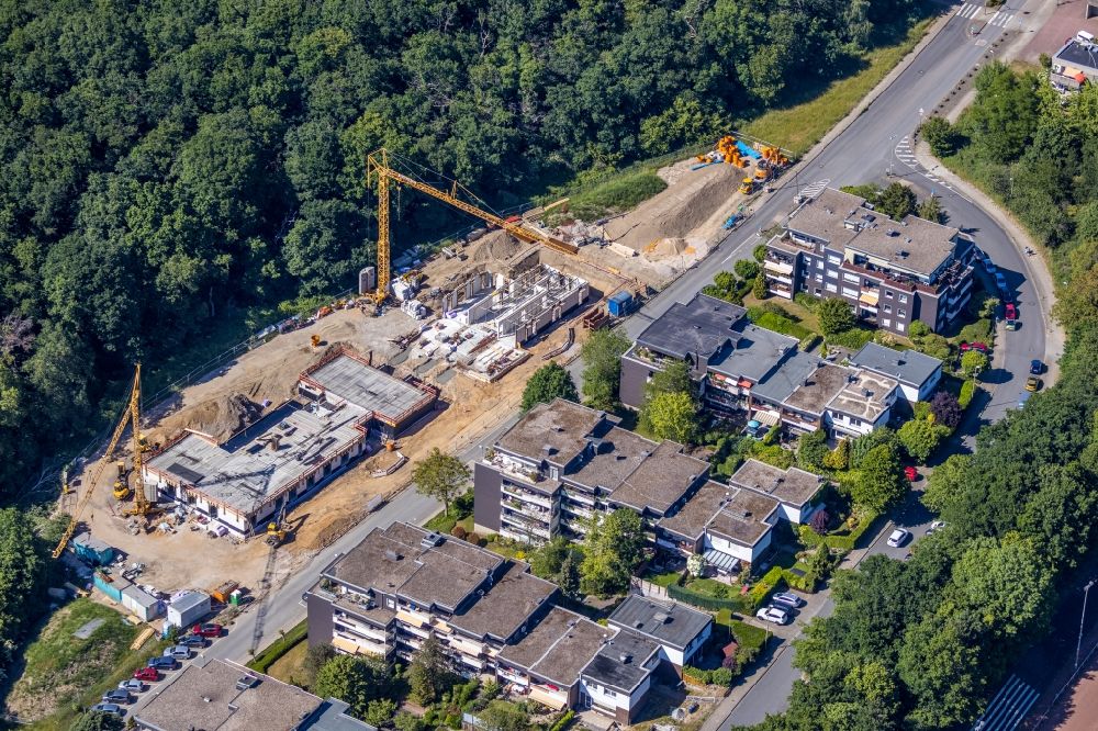Aerial photograph Hattingen - Residential area of the multi-family house settlement - Wohnpark Hoelter Busch with a new building of a kindergarten in Hattingen in the state North Rhine-Westphalia, Germany