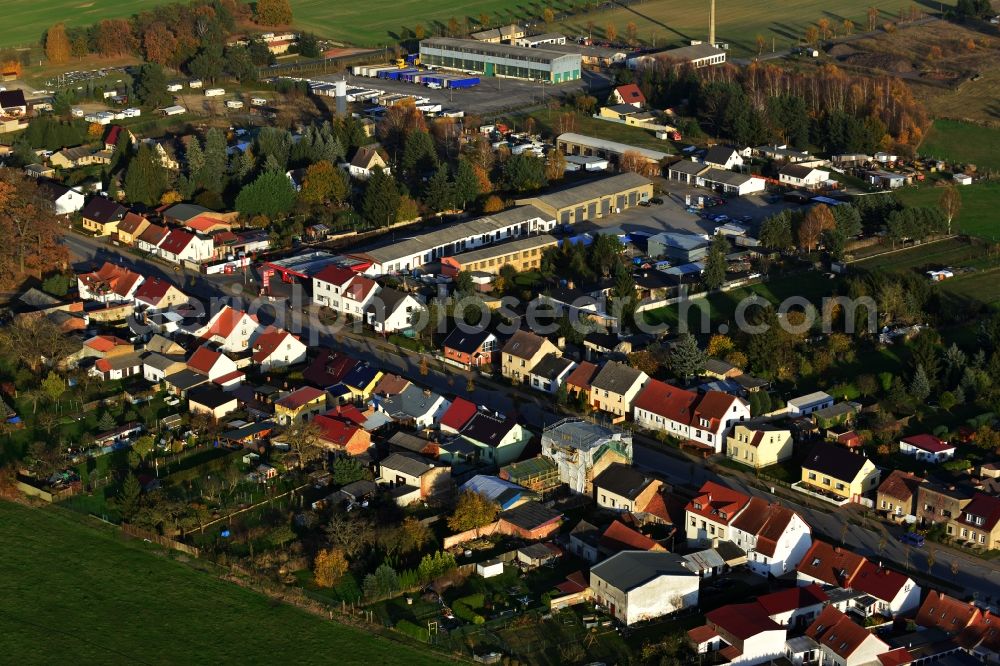 Wandlitz from above - Residential area with houses and gardens along the Schorfheidestrasse in the local district Zerpenschleuse in Wandlitz in Brandenburg. Furthermore, are in the background isolated industrial and commercial establishments