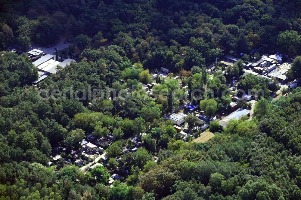 Berlin from the bird's eye view: Caravans and discarded construction trailers as residential domicile and accommodation in the district Oberschoeneweide in Berlin, Germany
