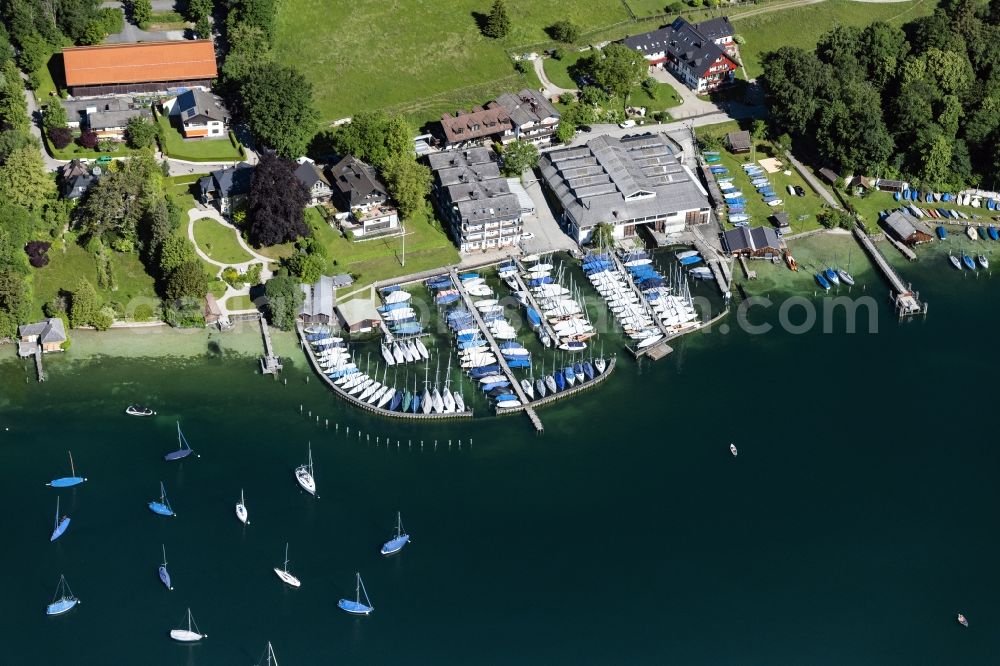 Aerial photograph Pöcking - Pleasure boat marina with docks and moorings on the shore area Possenhofen in Poecking in the state Bavaria, Germany