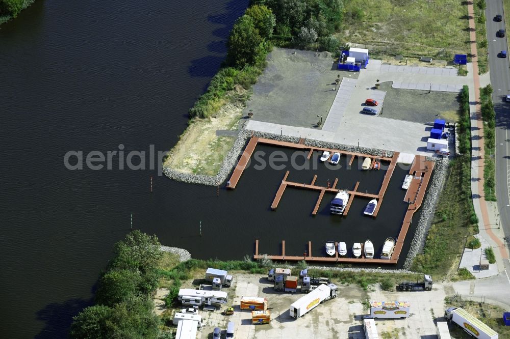 Teltow from the bird's eye view: Pleasure boat marina with docks and moorings on the shore area of Teltowkanal in Teltow in the state Brandenburg, Germany
