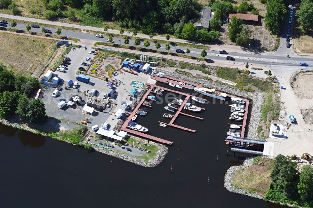 Aerial image Teltow - Pleasure boat marina with docks and moorings on the shore area of Teltowkanal in Teltow in the state Brandenburg, Germany