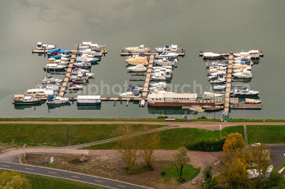 Aerial photograph Schwanau - Pleasure boat marina with docks and moorings on the shore area bei Nonnenweier on Rhein in Schwanau in the state Baden-Wurttemberg, Germany