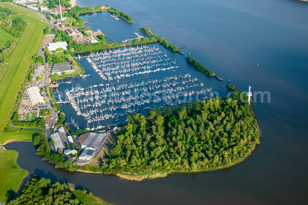 Wedel from the bird's eye view: Pleasure boat marina with docks and moorings on the shore area in Hamburg in the state Schleswig-Holstein, Germany