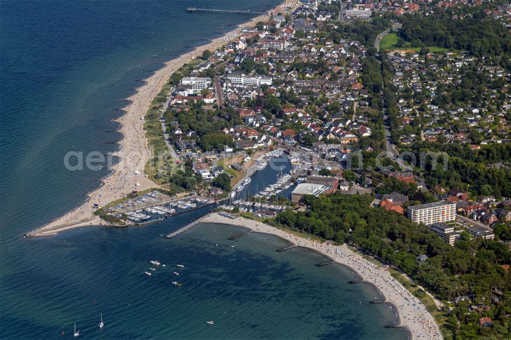 Aerial image Niendorf - Pleasure boat marina with docks and moorings on the shore area Niendorfer Yacht Club An of Acht in Niendorf/Ostsee in the state Schleswig-Holstein, Germany