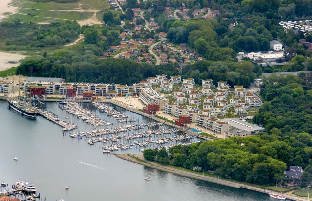 Aerial photograph Lübeck - Pleasure boat marina with docks and moorings on the shore area of Priwallpromenade in Travemuende in the state Schleswig-Holstein