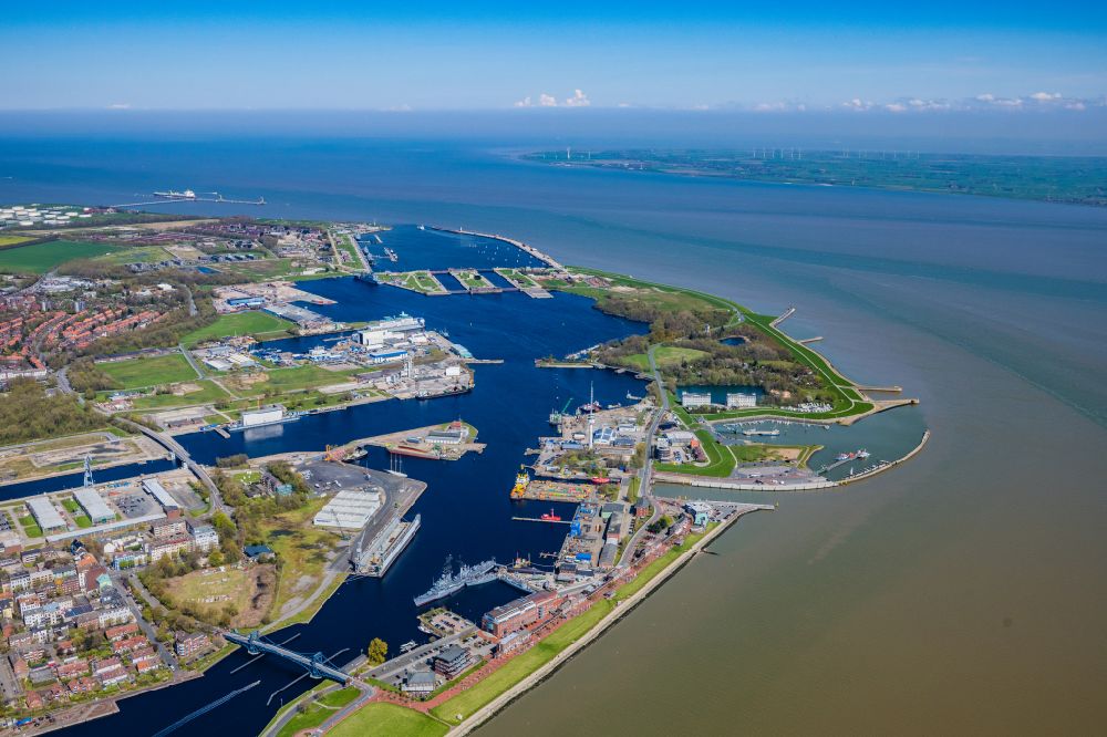 Aerial image Wilhelmshaven - Marina with recreational marine jetties and moorings on the shore area of the pumping station cultural center in Wilhelmshaven in Lower Saxony