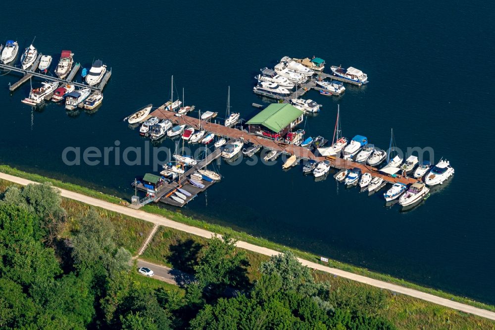 Aerial photograph Weisweil - Pleasure boat marina with docks and moorings on the shore area on Rhein in Weisweil in the state Baden-Wurttemberg, Germany