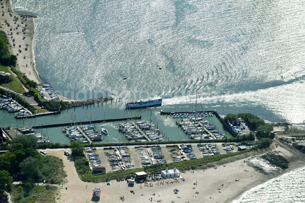 Aerial photograph Niendorf/Ostsee - Pleasure boat marina with docks and moorings on the shore area on Strandstrasse in Niendorf/Ostsee in the state Schleswig-Holstein, Germany