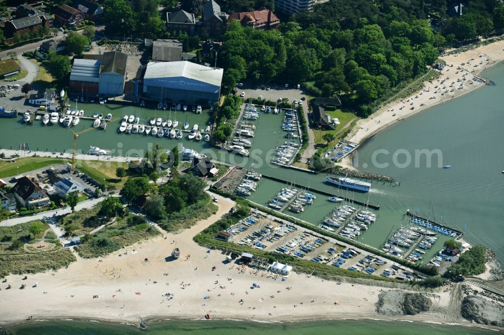 Niendorf/Ostsee from above - Pleasure boat marina with docks and moorings on the shore area on Strandstrasse in Niendorf/Ostsee in the state Schleswig-Holstein, Germany