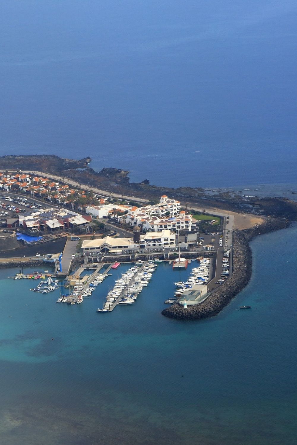 Aerial photograph Castillo Caleta de Fuste - Pleasure boat marina with docks and moorings on the shore area of Fuerteventura in Castillo Caleta de Fuste in Canarias, Canary Islands, Spain