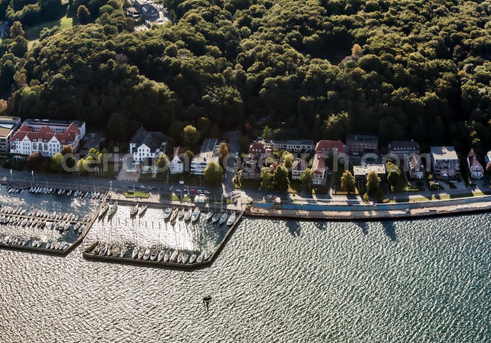 Aerial image Kiel - Marina with sports boat moorings and boat berths on the shore area on the street Kiellinie in Kiel in the state Schleswig-Holstein, Germany. Home place with harbor and clubhouse of the Kiel Yacht -Club ( KYC )