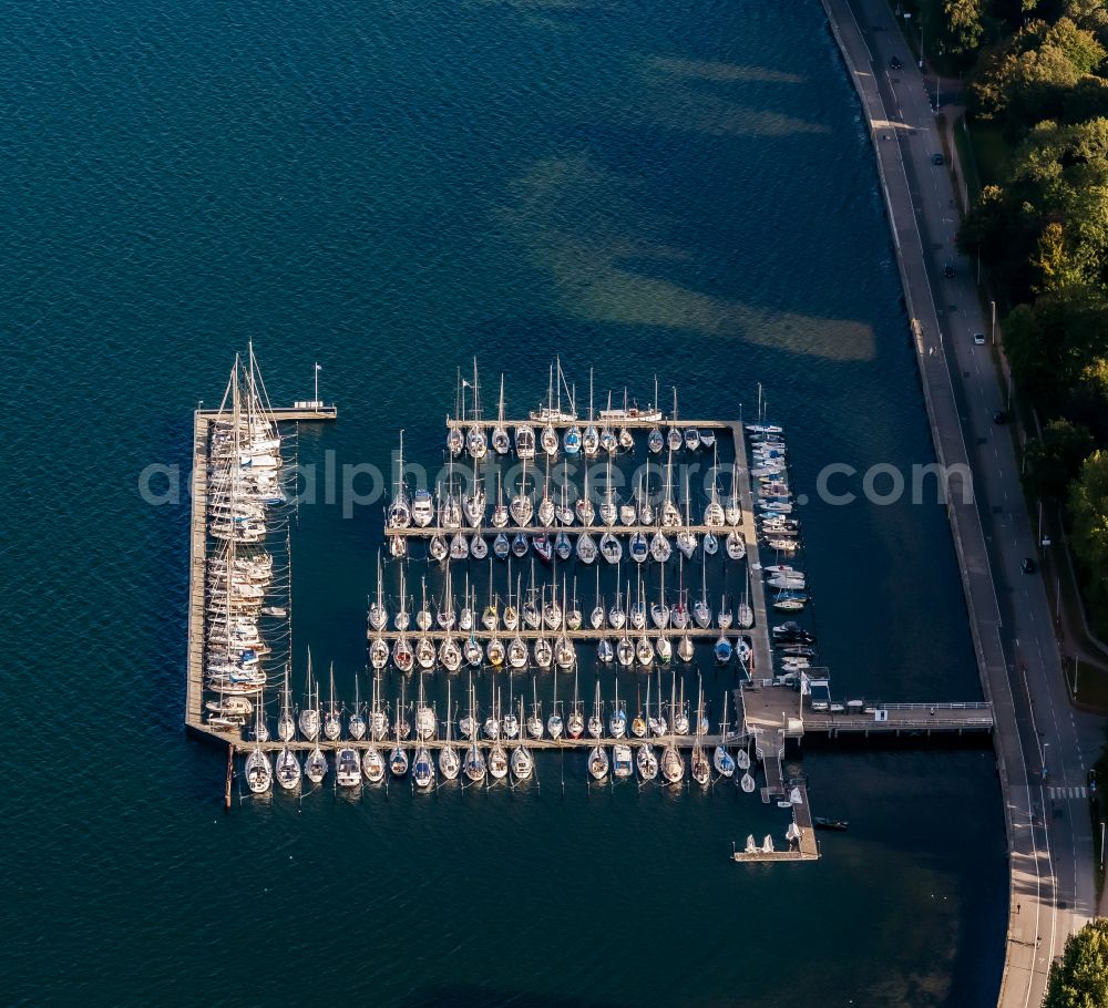 Aerial image Kiel - Pleasure boat marina with docks and moorings on the shore area on street Kiellinie of Kieler Foerde on street Kiellinie in Kiel in the state Schleswig-Holstein, Germany