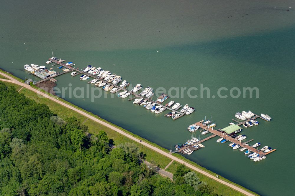 Aerial image Vogtsburg im Kaiserstuhl - Pleasure boat marina with docks and moorings on the shore area of the Rhine river in Vogtsburg im Kaiserstuhl in the state Baden-Wuerttemberg, Germany