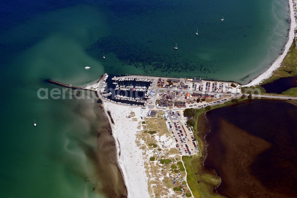 Aerial photograph Skanör-Falsterbo - Pleasure boat marina with docks and moorings on the shore area Skanoers Hamn in Skanoer-Falsterbo in Skane laen, Sweden