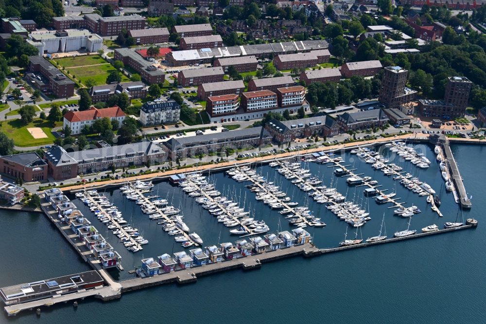 Aerial image Flensburg - Pleasure boat marina with docks and moorings on the shore area Sonwik Yachthafen on Foerdepromenade - Auf of Mole in Flensburg in the state Schleswig-Holstein, Germany