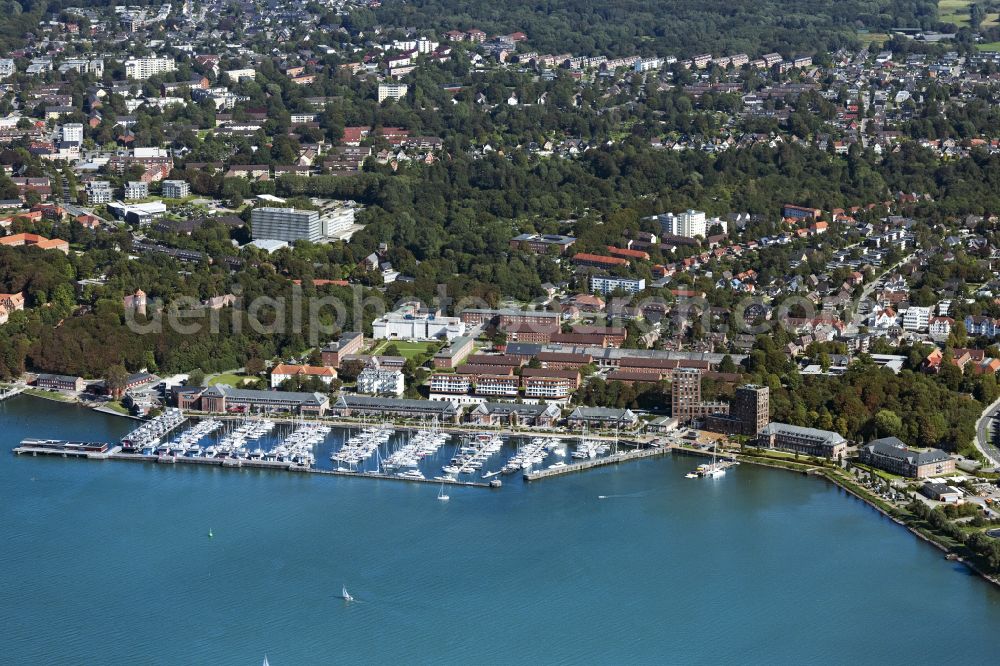 Flensburg from above - Pleasure boat marina with docks and moorings on the shore area Sonwik Yachthafen on Foerdepromenade - Auf of Mole in Flensburg in the state Schleswig-Holstein, Germany