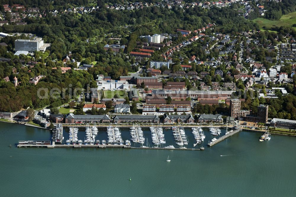 Flensburg from the bird's eye view: Pleasure boat marina with docks and moorings on the shore area Sonwik Yachthafen on Foerdepromenade - Auf of Mole in Flensburg in the state Schleswig-Holstein, Germany