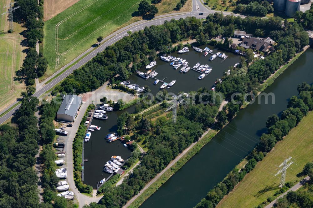 Vechelde from above - Pleasure boat marina with docks and moorings on the shore area of Stichkanal Salzgitter in the district Wedtlenstedt in Vechelde in the state Lower Saxony, Germany