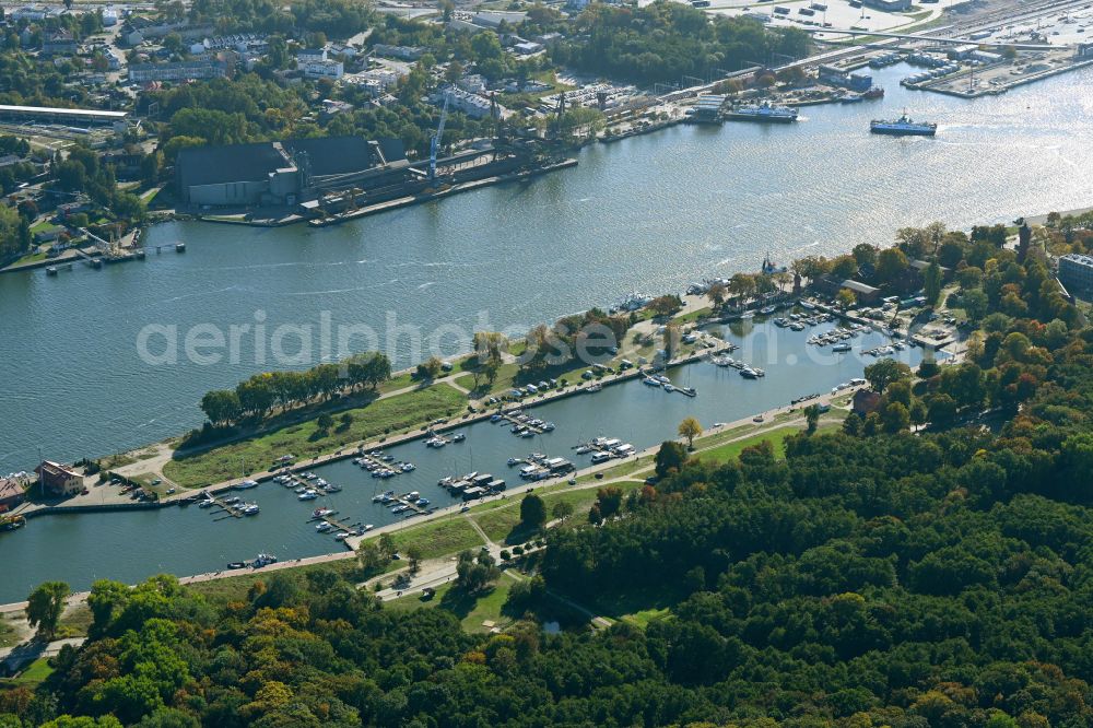 Swinemünde from the bird's eye view: Pleasure boat marina with docks and moorings on the shore area Yacht Harbor Sport and Recreation Center on street Jachtowa in Swinemuende in West Pomeranian, Poland