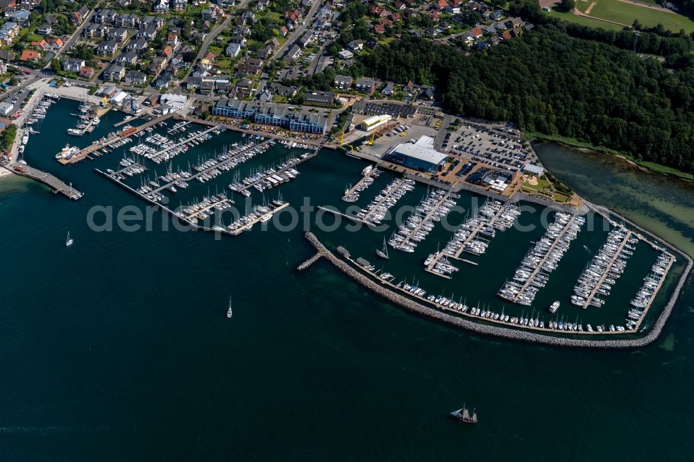 Aerial photograph Laboe - Pleasure boat marina Yacht- und Gewerbehafen Ostseebad Laboe with docks and moorings on the shore area of Baltic Sea in Laboe on the Kiel Fjord in the state Schleswig-Holstein, Germany