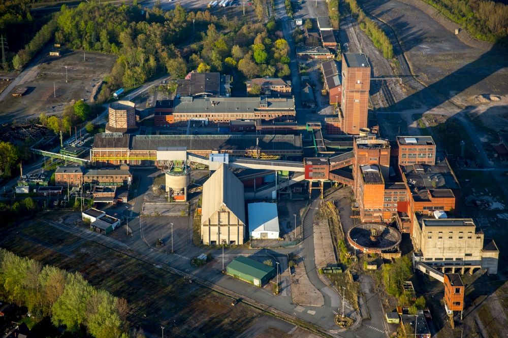 Aerial image Herringen - Industrial monument of the technical plants and production halls of the premises Zeche Heinrich Robert in Herringen at Ruhrgebiet in the state North Rhine-Westphalia, Germany