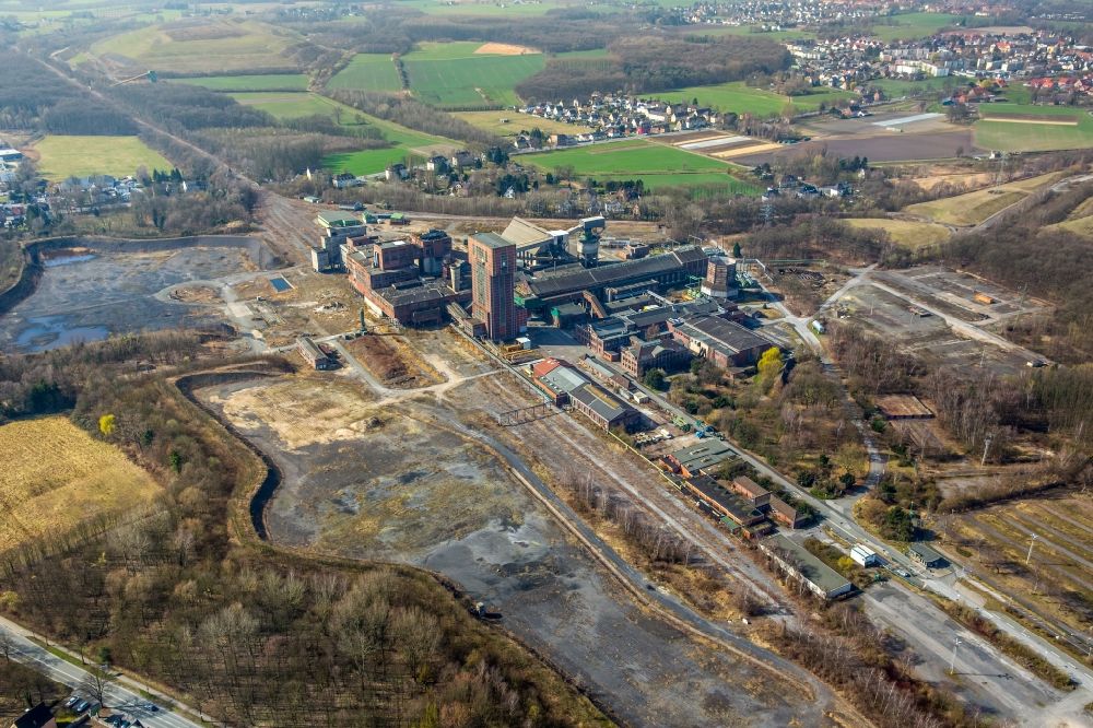 Herringen from above - Industrial monument of the technical plants and production halls of the premises Zeche Heinrich Robert in Herringen at Ruhrgebiet in the state North Rhine-Westphalia, Germany