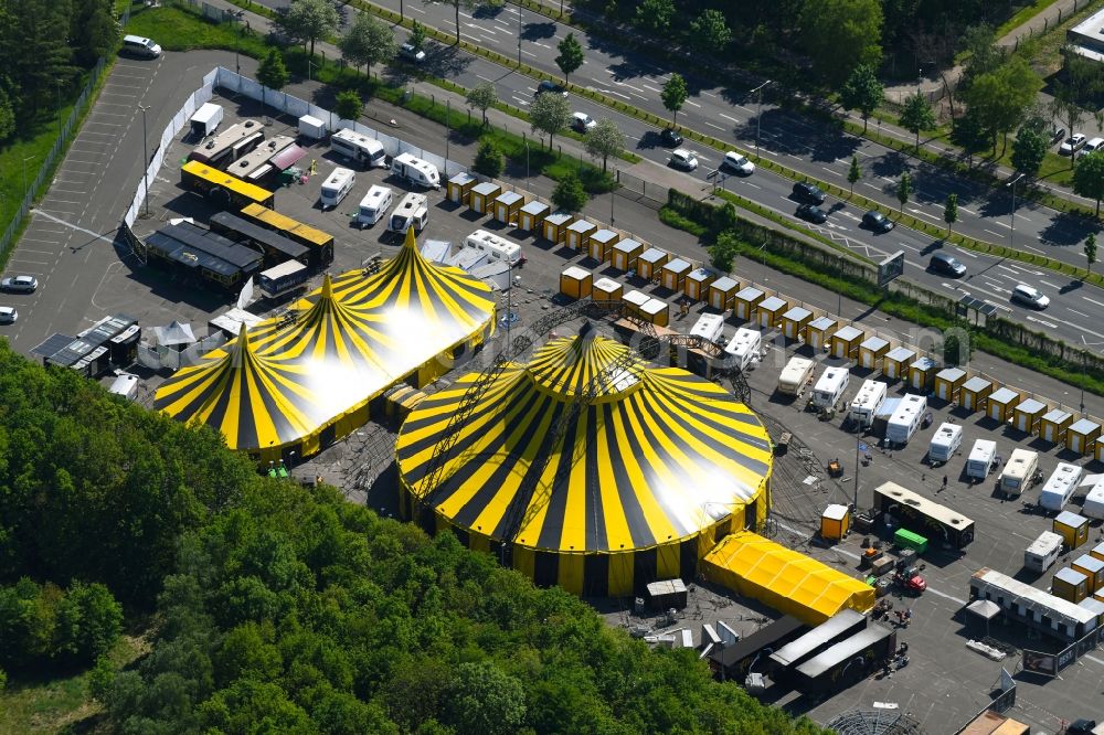 Mönchengladbach from the bird's eye view: Tent cupolas of the circus Flic Flac in Moenchengladbach in the state of North Rhine-Westphalia, Germany