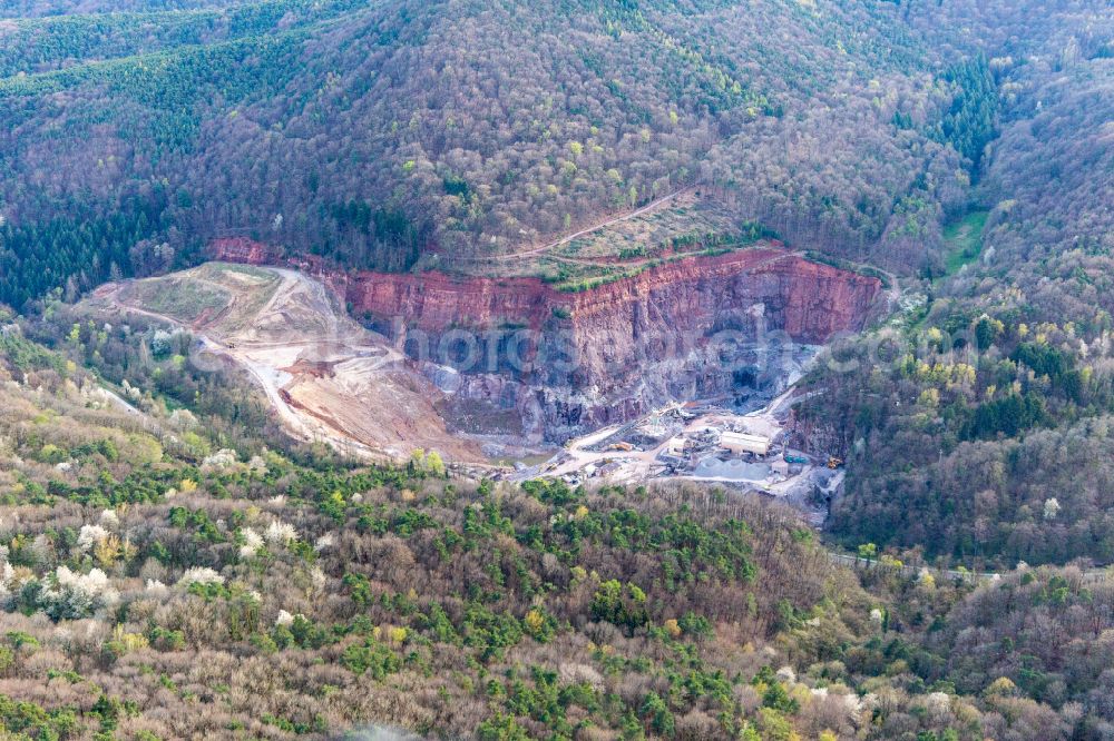 Waldhambach from above - Site and Terrain of overburden surfaces Cement opencast mining of Heidelberger Beton GmbH - Region Sued-West in Waldhambach in the state Rhineland-Palatinate, Germany