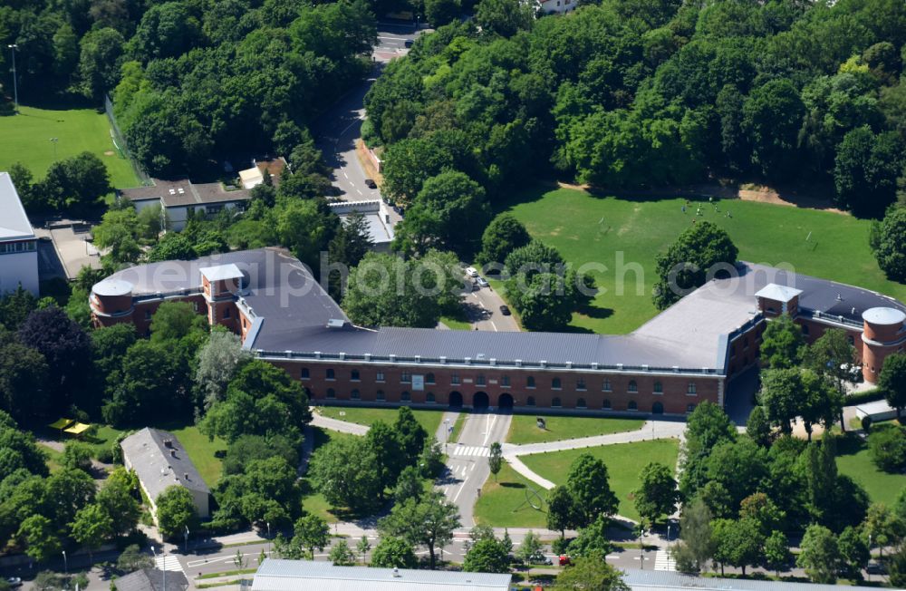 Ingolstadt from the bird's eye view: School building in the fragments of the former citadel of the Johann-Nepomuk-von-Kurz-School with a daycare center on Elbrachtstrasse in Ingolstadt in the state Bavaria, Germany