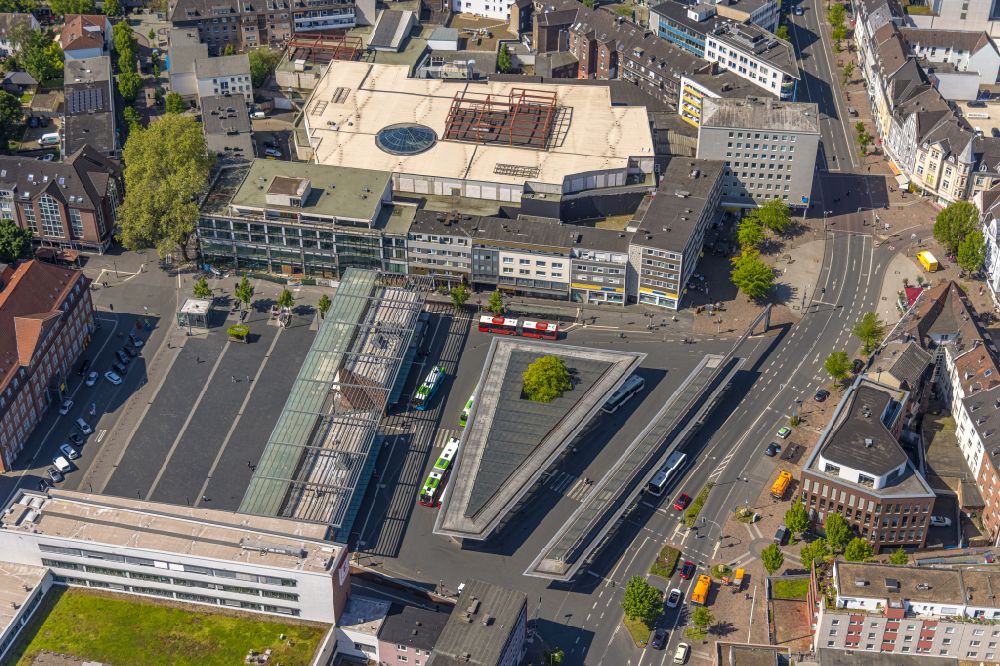 Aerial image Bottrop - Central Bus Station from traffic composite of transport Rhine-Ruhr at Berliner Platz in Bottrop in North Rhine-Westphalia