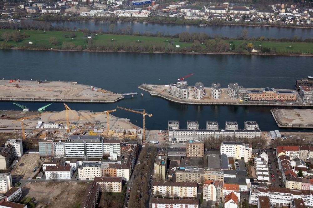 Mainz from above - Development area on grounds of the former customs and inland port on the banks of the River Rhine in Mainz in Rhineland-Palatinate. Between the arms of the North Mole a bascule bridge is currently being built