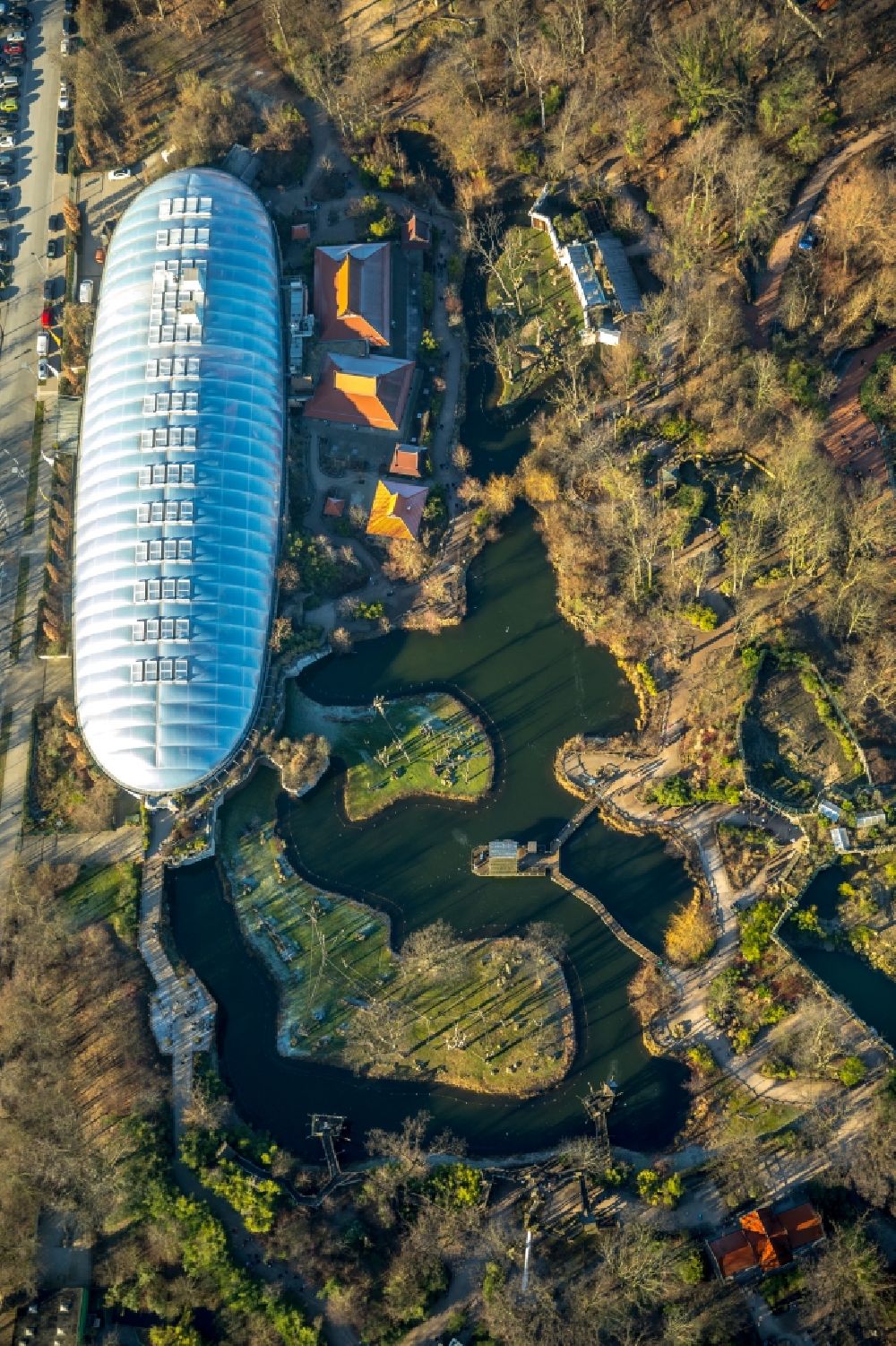 Gelsenkirchen from above - Zoo grounds of ZOOM Erlebniswelt on Asienhalle in the district Bismarck in Gelsenkirchen in the state North Rhine-Westphalia, Germany