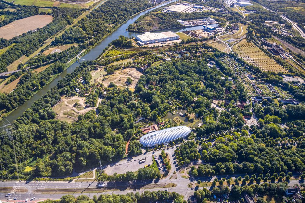Gelsenkirchen from above - Zoo grounds of ZOOM Erlebniswelt on Asienhalle in the district Bismarck in Gelsenkirchen in the state North Rhine-Westphalia, Germany