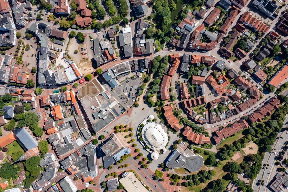 Vertical aerial photograph Itzehoe - Vertical aerial view from the satellite perspective of the old Town area and city center in Itzehoe in the state Schleswig-Holstein