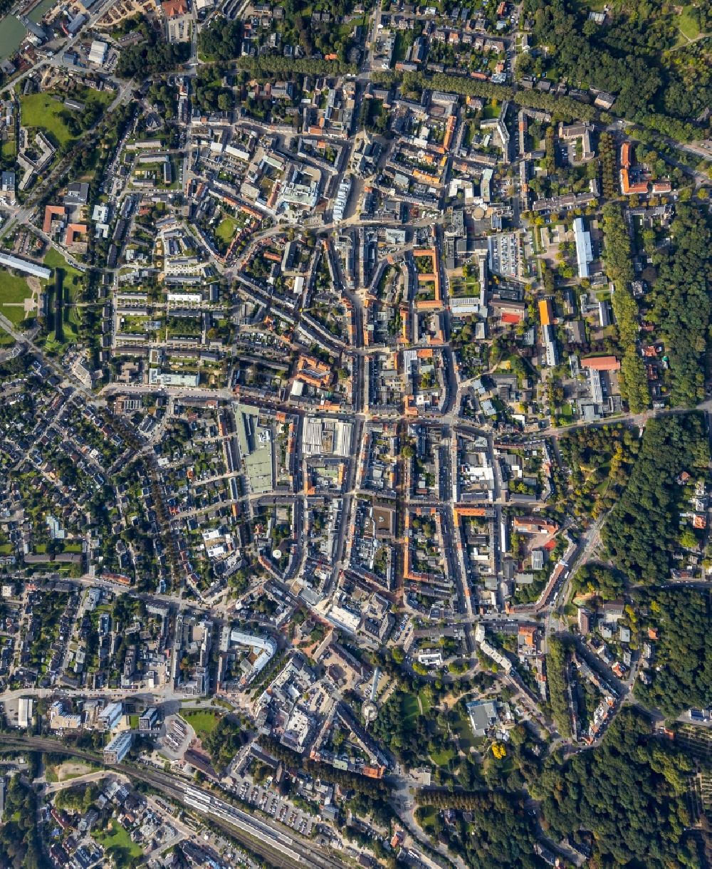 Vertical aerial photograph Wesel - Vertical aerial view from the satellite perspective of the old Town area and city center on the banks of the Rhine in Wesel at Ruhrgebiet in the state North Rhine-Westphalia, Germany