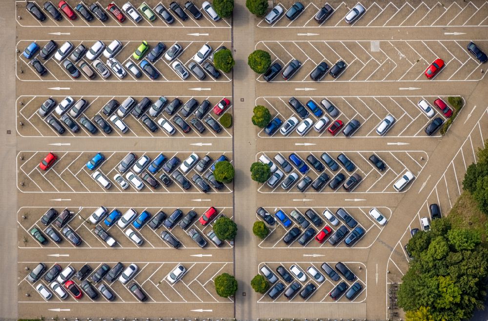Vertical aerial photograph Bergkamen - Vertical aerial view from the satellite perspective of the parking and storage space for automobiles of TERRITORY CTR GmbH on street Ernst-Schering-Strasse in Bergkamen in the state North Rhine-Westphalia, Germany