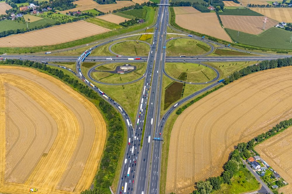 Vertical aerial photograph Kamen - Traffic flow at the intersection- motorway A 1 A2 Kamener Kreuz in Kamen in the state North Rhine-Westphalia, Germany