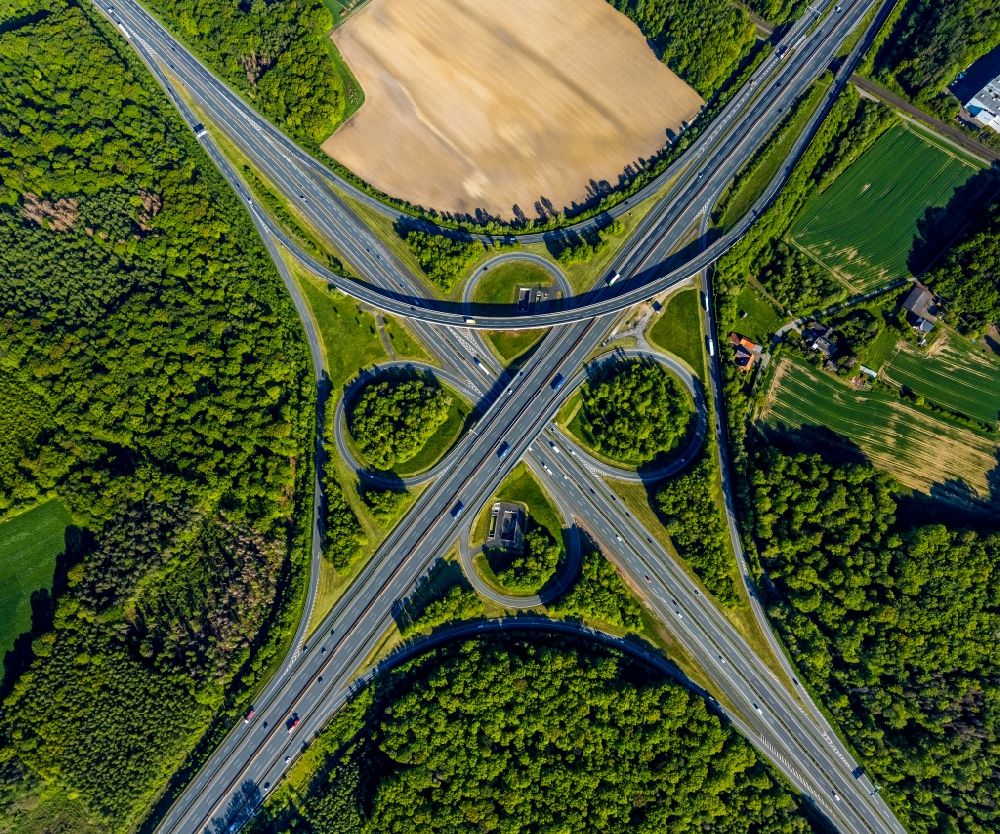 Vertical aerial photograph Münster - Vertical aerial view from the satellite perspective of the traffic flow at the intersection- motorway A 43 - A1 Kreuz Muenster-Sued in Muenster in the state North Rhine-Westphalia, Germany
