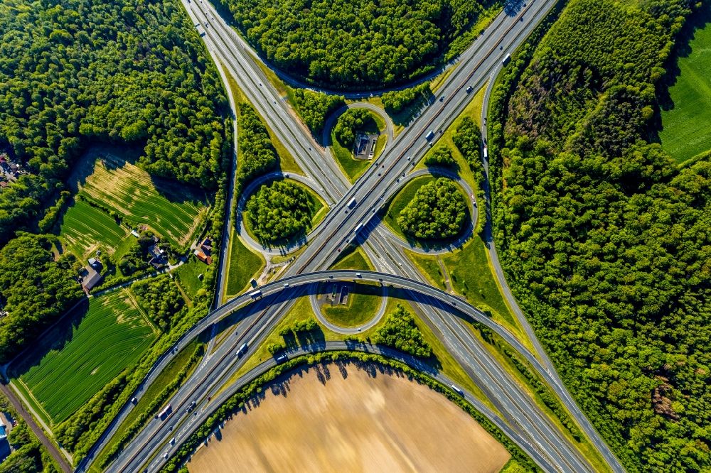 Vertical aerial photograph Münster - Vertical aerial view from the satellite perspective of the traffic flow at the intersection- motorway A 43 - A1 Kreuz Muenster-Sued in Muenster in the state North Rhine-Westphalia, Germany