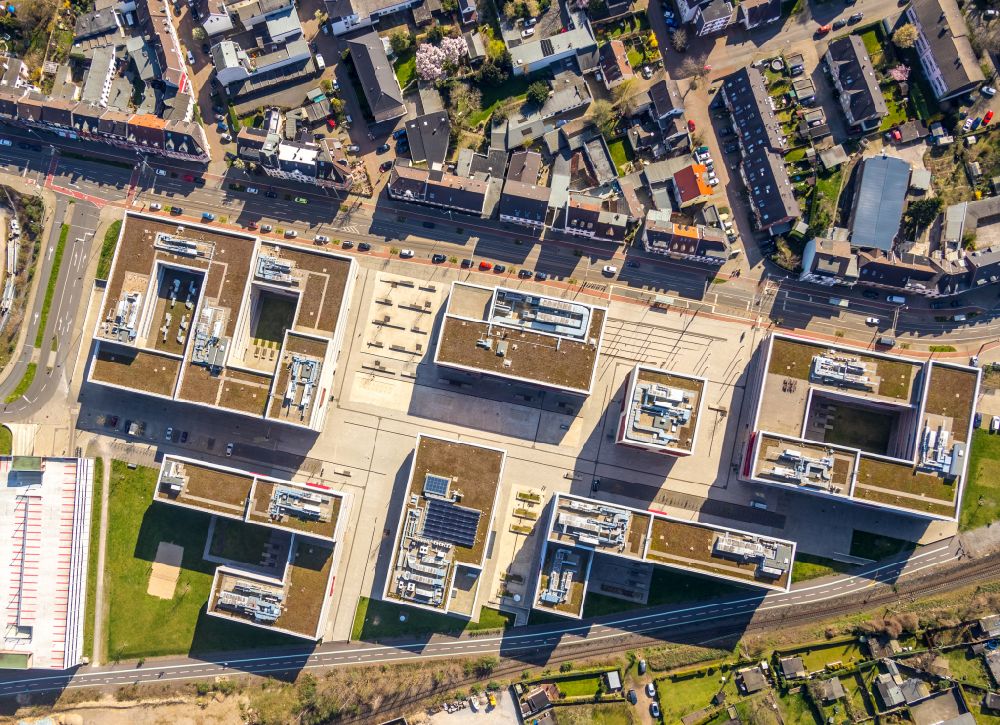 Vertical aerial photograph Mülheim an der Ruhr - Vertical aerial view from the satellite perspective of the Campus building of the university Hochschule Ruhr West - Campus Muelheim Duisburger Strasse in Muelheim on the Ruhr in the state North Rhine-Westphalia