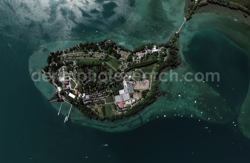 Vertical aerial photograph Mainau - Vertical aerial view of the island of Mainau, the third largest island in Lake Bodensee in Baden-Württemberg